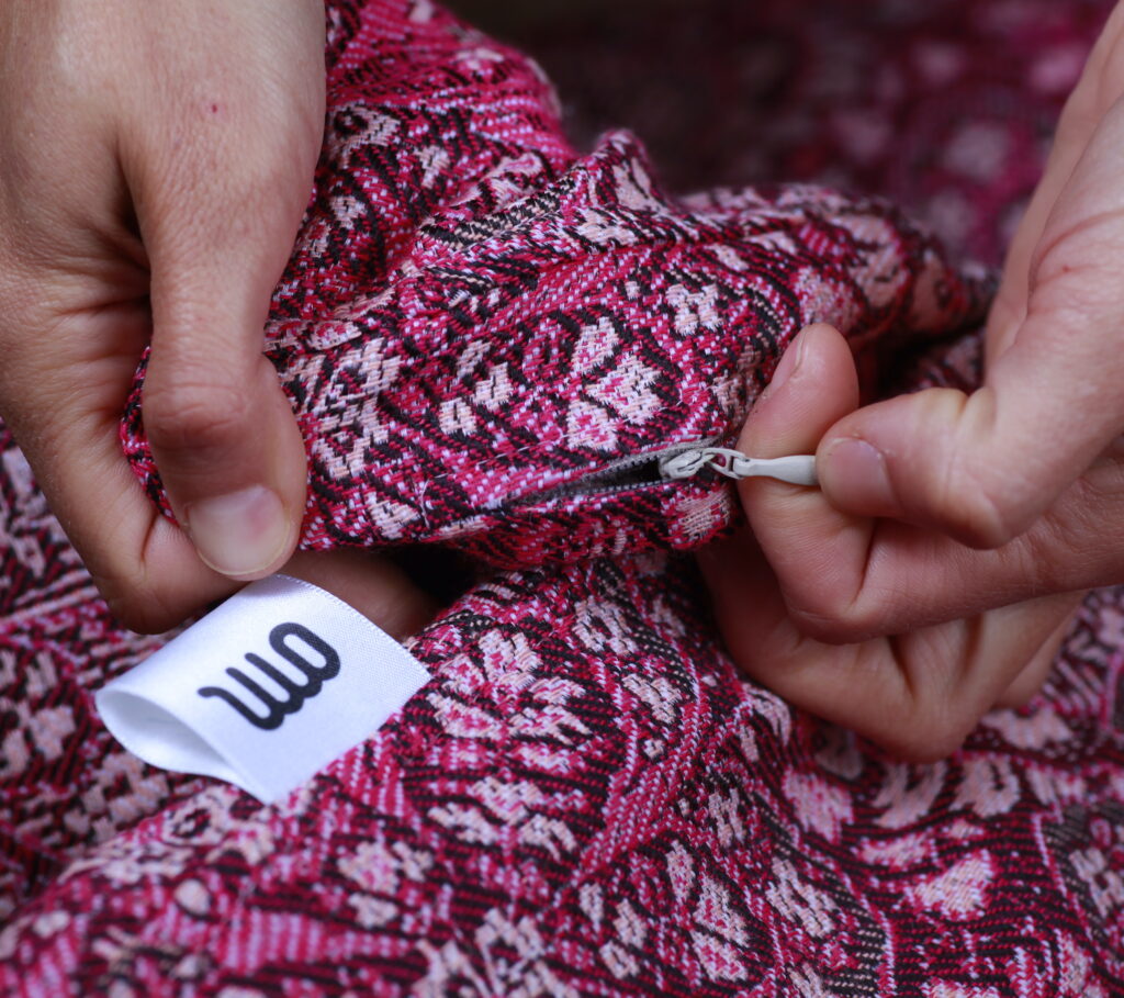 Pack de meditación Mara en jacquard reciclado rosa cuarzo, conexión femenina y calma.